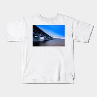 In the colorful evening light lies the Öresund Bridge, which connects Sweden and Denmark Kids T-Shirt